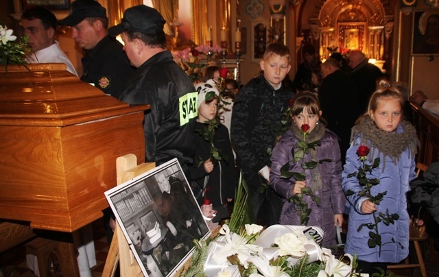 Pożegnanie ks. prał. Jana Fudali w kościele w Hecznarowicach