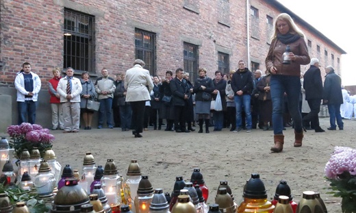 Zaduszki w byłym KL Auschwitz