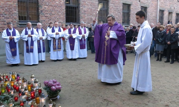 Zaduszki w byłym KL Auschwitz