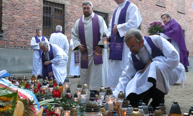 Zaduszki w byłym KL Auschwitz