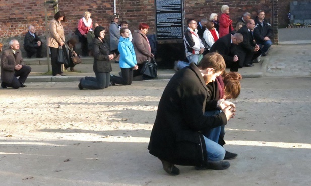 Zaduszki w byłym KL Auschwitz