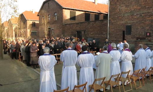 Zaduszki w byłym KL Auschwitz