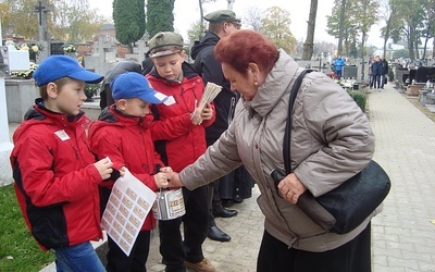 Wsród ponad 100 kwestujących były równiez kutnowskie zuchy