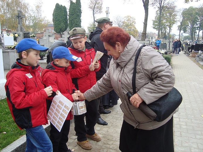 Wsród ponad 100 kwestujących były równiez kutnowskie zuchy