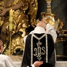 O. Petroniusz Powęzka OFM celebruje Mszę Requiem za prymasów