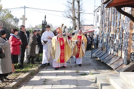  Odrestaurowaną świątynię poświęcił bp Edward Frankowski 