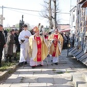  Odrestaurowaną świątynię poświęcił bp Edward Frankowski 