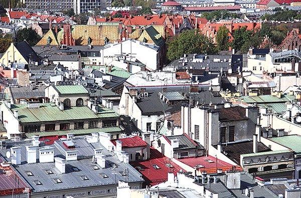  Większość zanieczyszczeń w krakowskim powietrzu pochodzi z kominów prywatnych domów i kamienic. Najgorzej jest w ścisłym centrum miasta