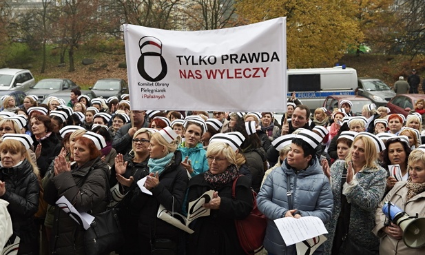 Pielęgniarki i położne chcą podwyżki