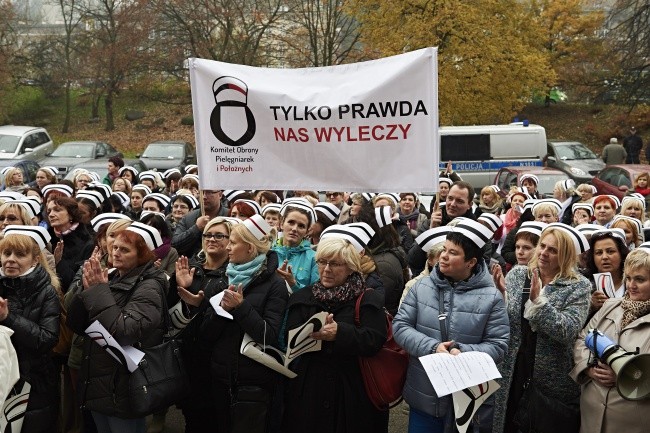 Pielęgniarki i położne chcą podwyżki