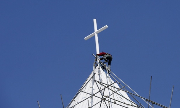 Caritas buduje setki domów dla ofiar tajfunu