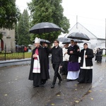 Procesyjne przeniesienie trumny bp. Nathana