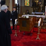 Procesyjne przeniesienie trumny bp. Nathana