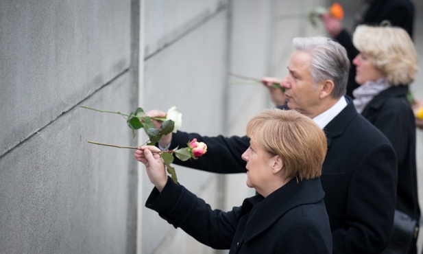 Merkel: Mur nie upadłby bez wydarzeń w Polsce