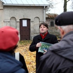 Spacery po łowickich cmentarzach