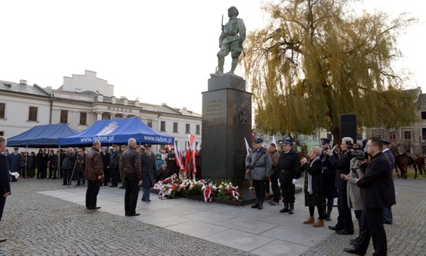 Uroczystości Święta Niepodległości zakończyły się pod Pomnikiem Czynu Legionów