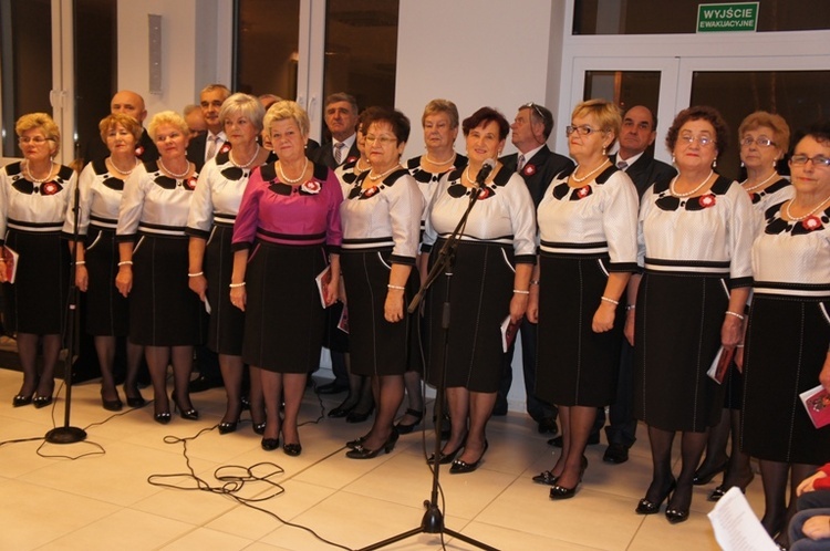 O oprawę muzyczną Eucharystii i wieczoru pieśni patriotycznych zadbał skierniewicki Zespół Folklorystyczny "Ustronie"