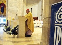  Mszy św., kończącej IX Dni Jana Pawła II, przewodniczył kard. S. Dziwisz