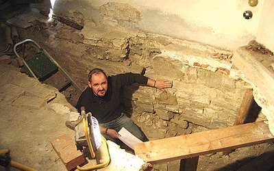  – Przedromański mur został wykonany z piaskowca, prawdopodobnie pochodzącego z okolic Myślenic – mówi archeolog Jacek Czuszkiewicz