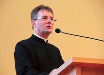 Powyżej: – Poprzednie spotkanie dotyczyło sprawowania Mszy św., udziału świeckich i ich zaangażowania – powiedział ks. prof. Kazimierz Dullak