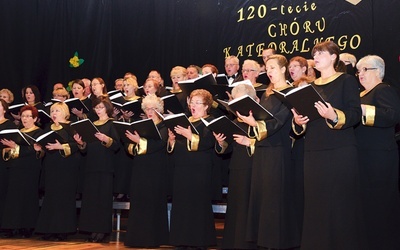 Sandomierscy śpiewacy podczas koncertu w Domu Katolickim