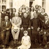 Rok 1935. Ks. Jan Lenart (drugi z prawej) z członkami KSM.  Obok ks. Stanisław Rybka