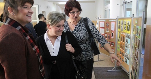 Wystawa historycznych zdjęć przyciągneła uwagę wszystkich uczestników zabłockiego jubileuszu
