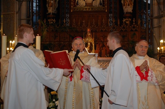 Maryi otaczającej opieką Kościół Radomski zawierzam dziś moje posługiwanie - fragment podziękowania wypowiedzianego przez bp. Tomasika