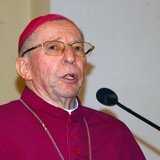 Bp Stefan Siczek ogłasza decyzję Benedykta XVI o mianowaniu bp. Henryka Tomasika ordynariuszem diecezji radomskiej 