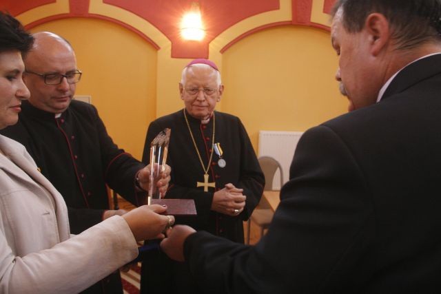 Legnickie Pole uhonorowało biskupa