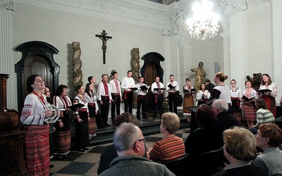 Chór mieszany cerkwi garnizonowej z Lwowa podczas koncertu w Łowiczu
