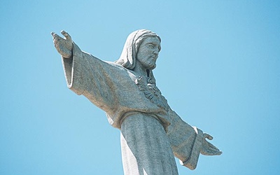 António Lino, Francisco Franco de Sousa „Chrystus Król”,  granit, 1959 Almada koło Lizbony, Portugalia