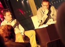 Spotkanie z krakowskim poetą poprowadził Jacek Gutorow (z lewej)
