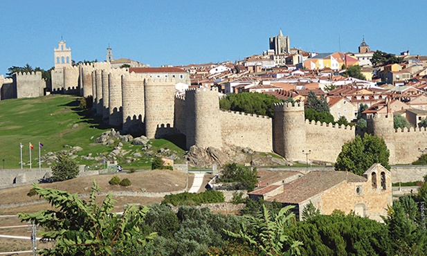 Miasto Ávila przypomina twierdzę. Opasują je średniowieczne mury 