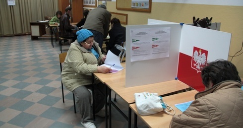 Na wyniki do sejmiku jeszcze poczekamy