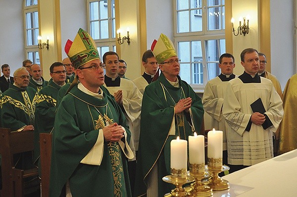  – Żywa wiara tworzy przestrzeń miłosierdzia – mówił abp Wojciech Polak. Przypomniał słowa kard. Stefana Wyszyńskiego, że „można dać człowiekowi bardzo dużo i zranić jego serce albo dać mu niewiele i serce uradować”