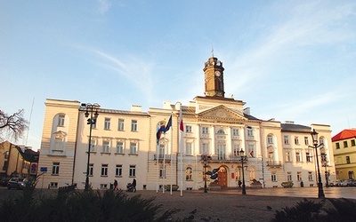  Wybory samorządowe na Mazowszu przyciągnęły do urn około 41 proc. wyborców