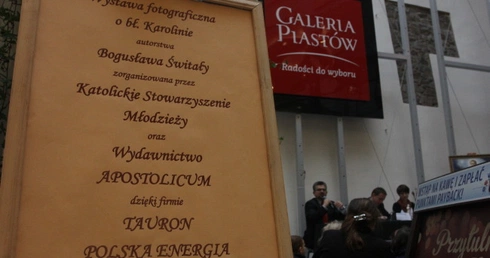 W galerii o patronce