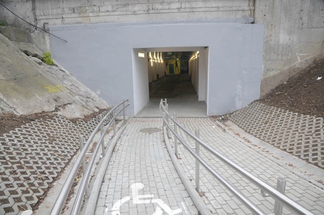 Nowoczesne przejście podziemne w Łagiewnikach