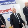 Jarosław Kaczyński poparł kandydaturę Andrzeja Kosztowniaka (z prawej) na urząd prezydenta Radomia. Z lewej Marek Suski