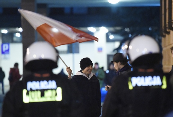 Policja zatrzymała protestujących w PKW 