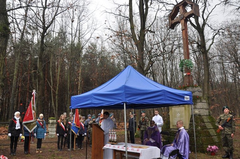 Sterkowiec, Msza św. za poległych