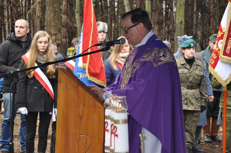 Sterkowiec, Msza św. za poległych