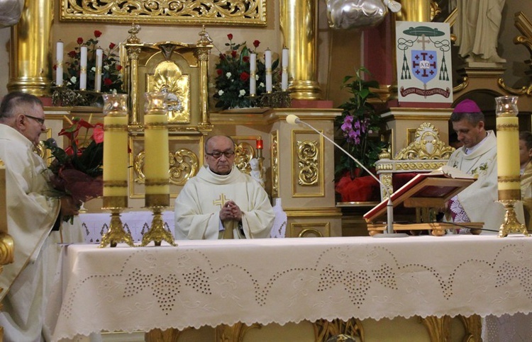 Siostry, bracia i kapłani zakonni w Hałcnowie