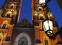 Wrocław. Msza św. w katedrze wrocławskiej w intencji rannego kapłana