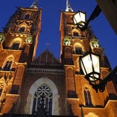 Wrocław. Msza św. w katedrze wrocławskiej w intencji rannego kapłana