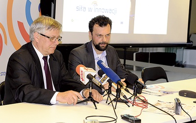  O pomyśle opowiadają Włodzimierz Pujanek (z lewej) i Andrzej Kurzawa