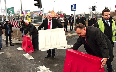 Marszałek Adam Struzik i prezydent Andrzej Nowakowski w czasie otwarcia pierwszego odcinka obwodnicy Płocka