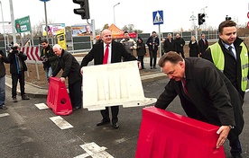 Marszałek Adam Struzik i prezydent Andrzej Nowakowski w czasie otwarcia pierwszego odcinka obwodnicy Płocka