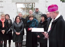 – Niech to miejsce służy wszystkim niepełnosprawnym w kształtowaniu samodzielności i zaradności życiowej.  Niech umacniają tu także swoje siły duchowe – modlił się biskup